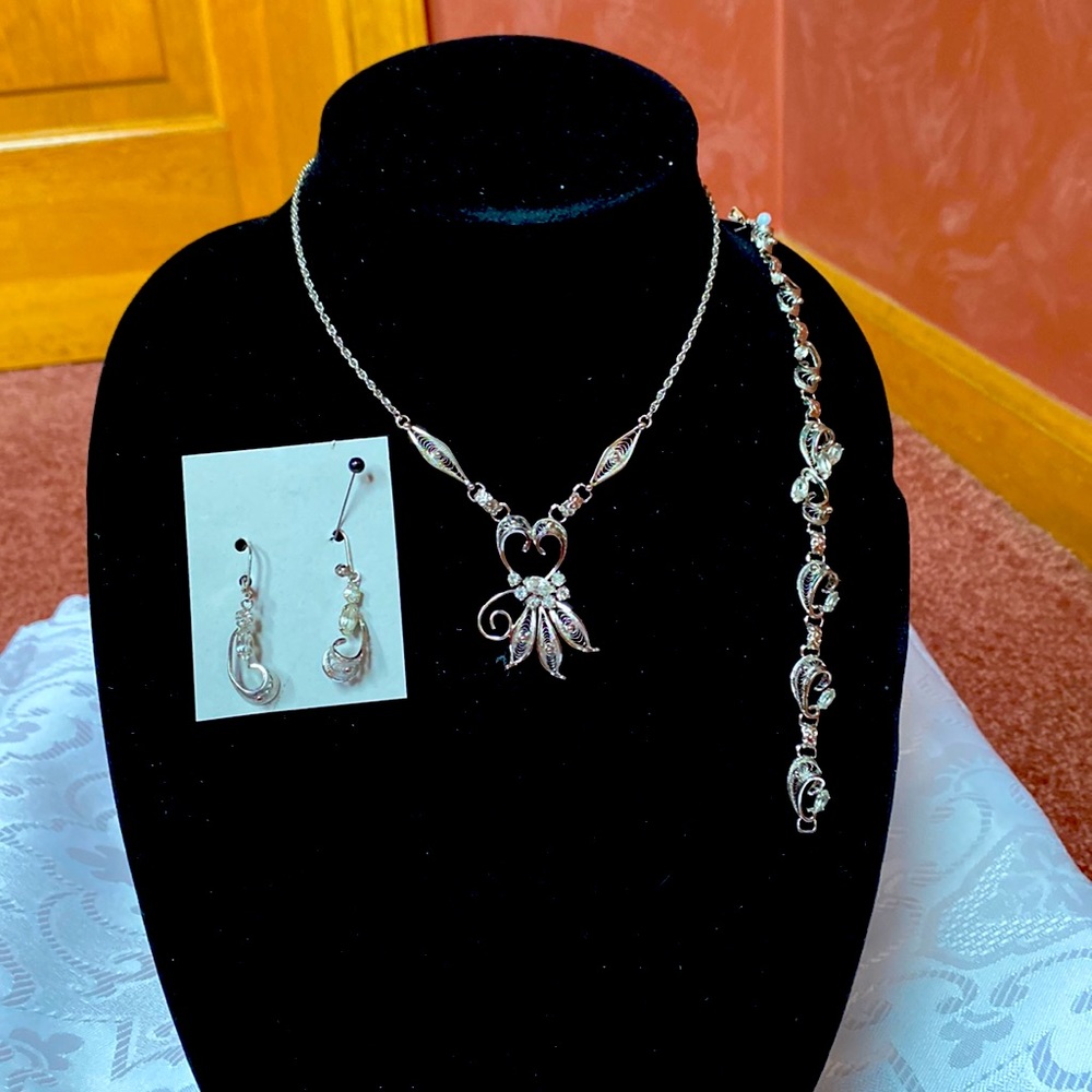 Silver and rhinestones jewelry set